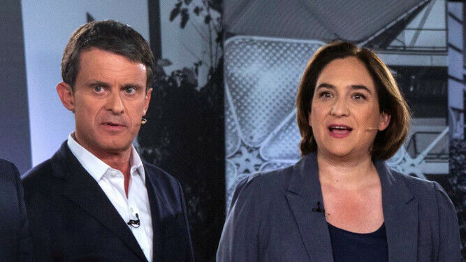 Manuel Valls y Ada Colau.