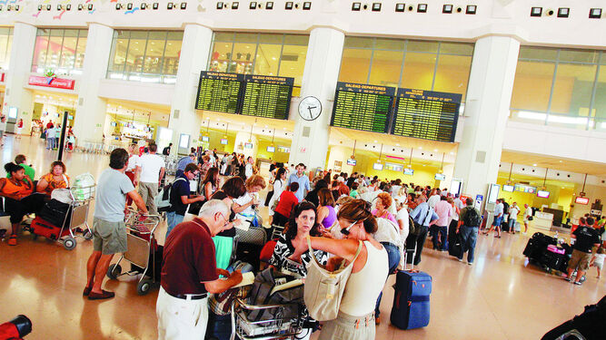 Pasajeros en el aeropuerto de Málaga