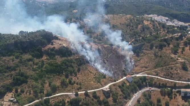 Vista aérea de la zona afectada por un incendio en Casares