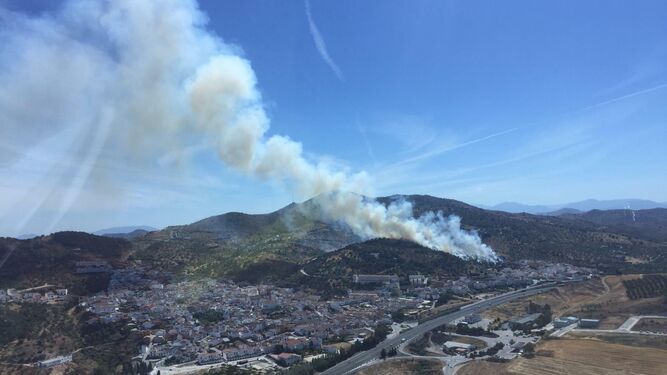 Imagen del incendio forestal declarado en Casabermeja.