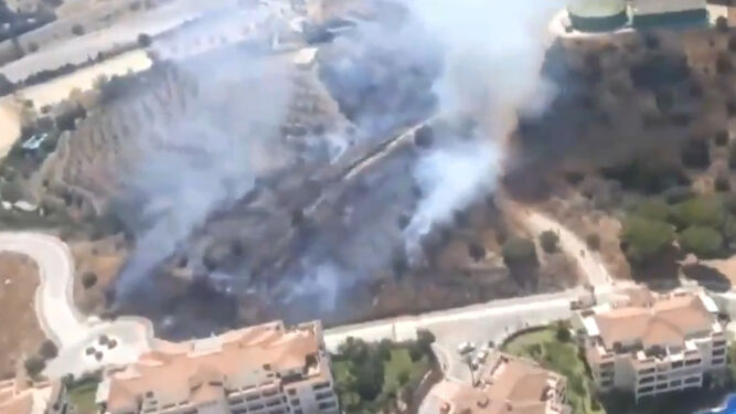 Un incendio afecta al paraje Entrerríos de Mijas.