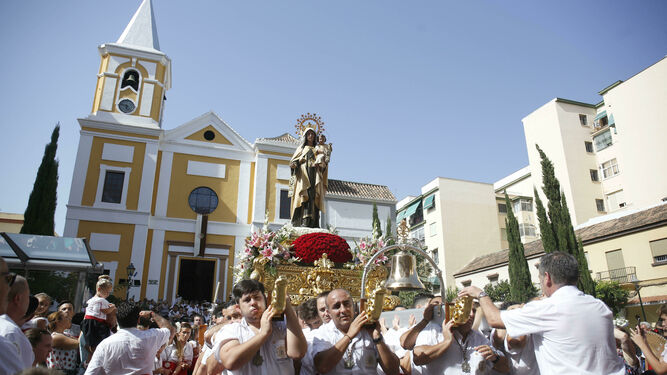 La Virgen del Carmen de El Palo sale de la parroquia de las Angustias.