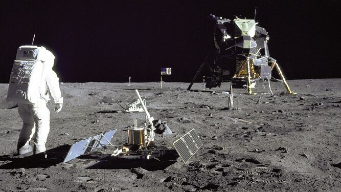 El piloto del módulo lunar, Edwin Aldrin, durante una actividad extravehicular.