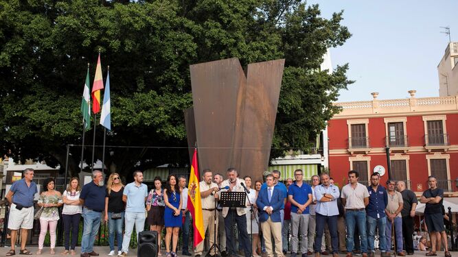 Concentración de militantes de Vox, el jueves por la tarde en Fuengirola, a favor del indulto de Borja.