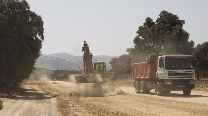 Las excavadoras ya están trabajando en la futura carretera