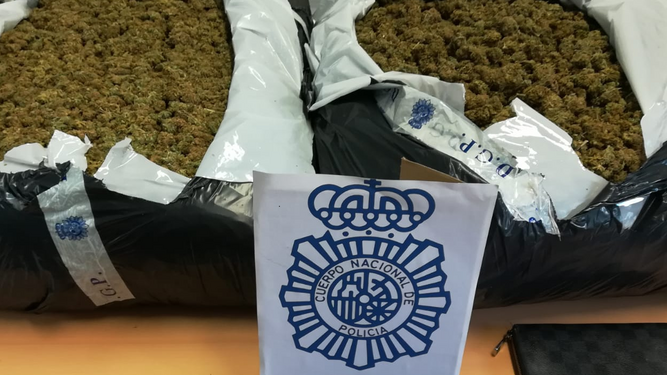 Marihuana incautada en un control policial en Estepona.