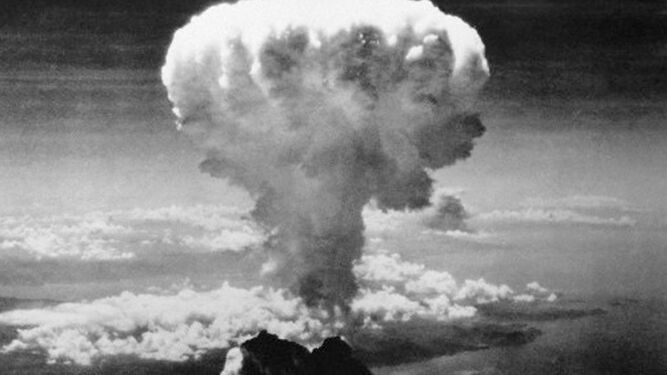 Devastación de la primera bomba atómica lanzada sobre la ciudad japonesa de Hiroshima.