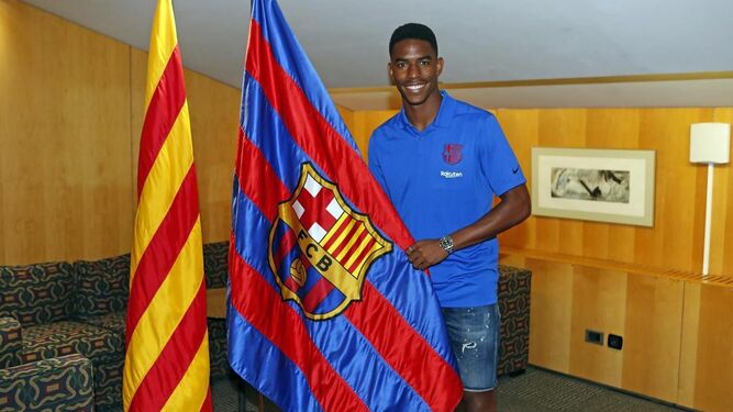 Junior Firpo, en su llegada a Barcelona.