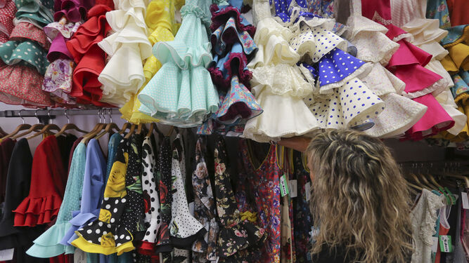 Las tendencias en trajes de flamenca para ir a la Feria de M&aacute;laga, en fotos