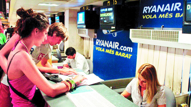 Puesto de facturación de Ryanair en Gerona