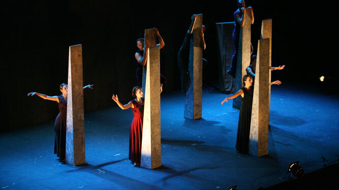 Actuación de la compañía Atalaya en el Teatro Romano de Málaga.