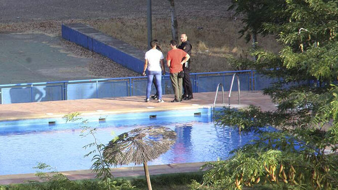Una mujer de 67 años fallece en una piscina municipal de Ronda.