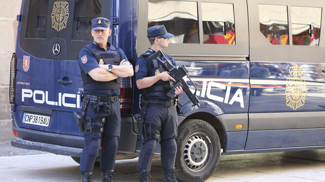 Dos policías nacionales en Málaga