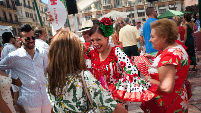 La alegría luce más auténtica con una indumentaria flamenca: anda que no.
