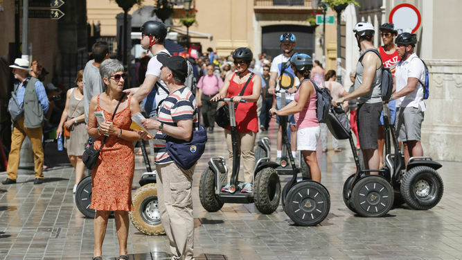 Grupo de turistas en el centro de Málaga