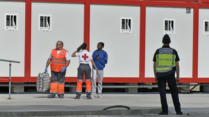Los 15 inmigrantes  del 'Open Arms' solicitarán ahora asilo en España