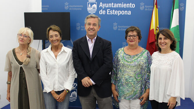 Presentación de las becas del Ayuntamiento de Estepona para formar en inglés a desempleados.