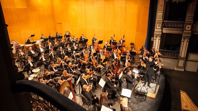 Concierto de la Orquesta Filarmónica de Málaga en el Teatro Cervantes, con Manuel Hernández Silva.