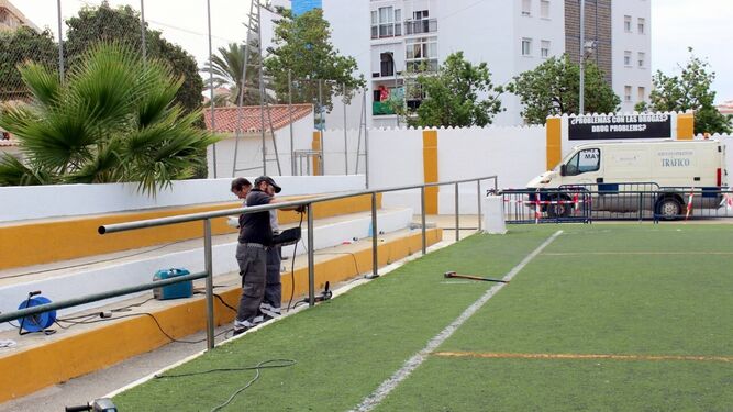El Ayuntamiento de Estepona ejecuta un plan integral de reforma de los campos de fútbol.