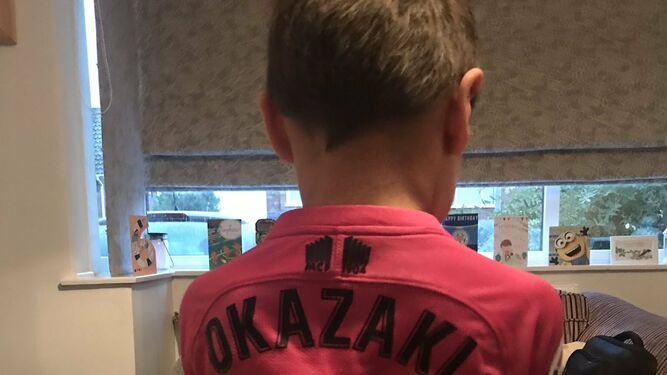 El niño de Leicester que se compró la camiseta de Okazaki del Málaga