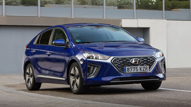 Hyundai renueva el Ioniq, ahora con más capacidad de batería y conectado