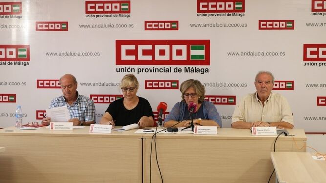 CCOO y UGT informan sobre la concentración en defensa de las pensiones.