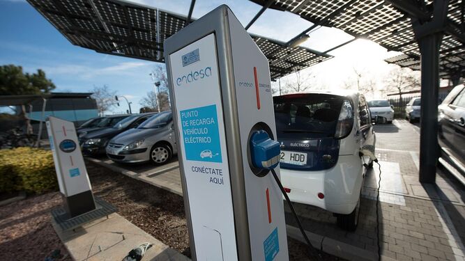 España, lejos de los países europeos con mayor número de puntos de recarga de coches eléctricos