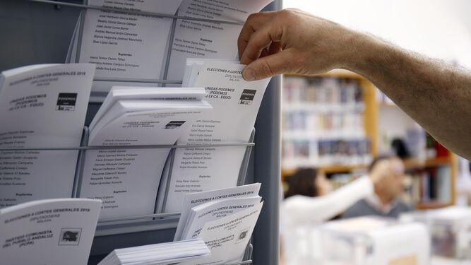Papeletas de los partidos políticos que se presentaron a las elecciones generales del pasado 28 de abril por Málaga.