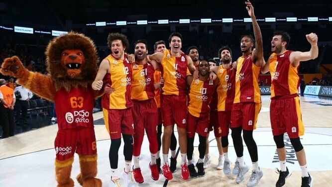 El Galatasaray celebra la victoria.