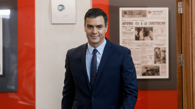 El presidente del Gobierno en funciones, Pedro Sánchez, antes de comparecer ayer ante los medios en La Moncloa.