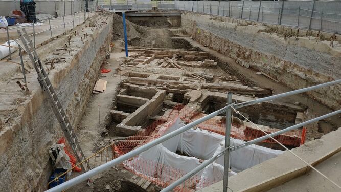Fotos de las excavaciones arqueol&oacute;gicas en el tramo del Metro junto al edificio de Hacienda