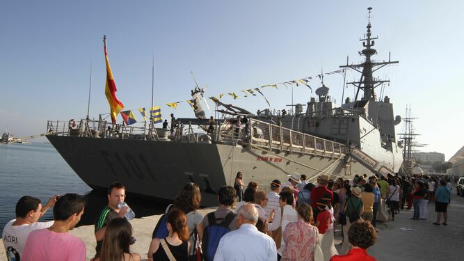 Colas en la fragata 'Alvaro de Bazan' en una anterior visita al puerto de Málaga.