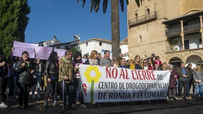 Concentración de protesta en el Ayuntamiento de Ronda