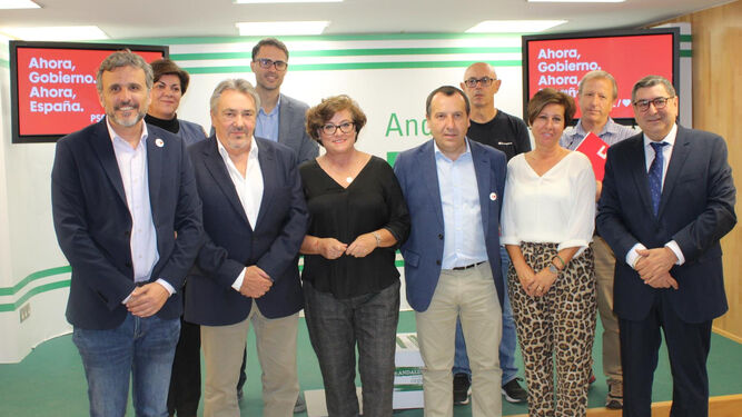 Reunión de los candidatos del PSOE por Málaga y los sindicatos.