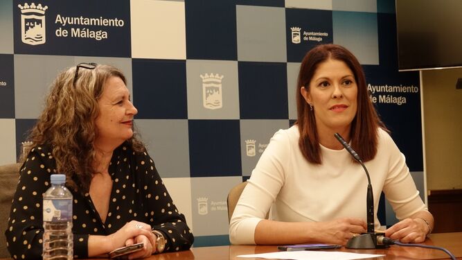 Elvira Roca Barea y Noelia Losada, este lunes, en la presentación del ciclo.