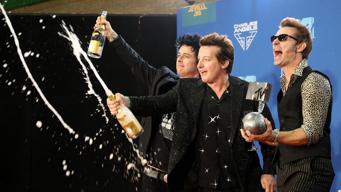 Green Day celebra su premio MTV EMA como mejor grupo de rock