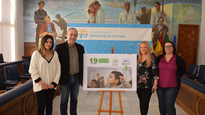 Presentación del  Día Mundial para la Prevención del Abuso y la Violencia Infantil en Rincón de la Victoria.