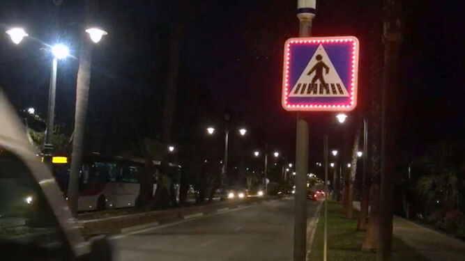 Una de las señales luminosas instaladas en Estepona.