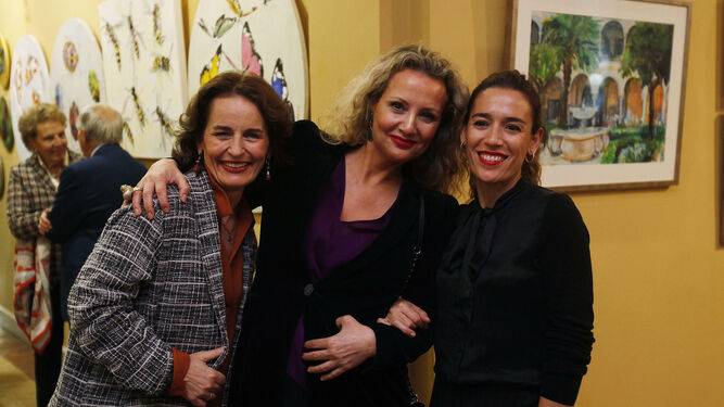 De izquierda a derecha, Layla Halcón Guardiola, Marita Rufino Rus y Patricia Ruiz Soriano, las artistas que han expuesto en la muestra.