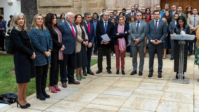 Grupos en el Parlamento andaluz, salvo Vox, suscriben un manifiesto contra la violencia machista.