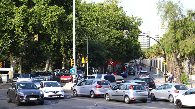 Tráfico en el Paseo de los Curas de Málaga.