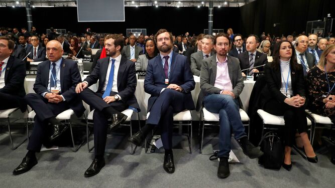Simancas (PSOE), Casado (PP), Espinosa de los Monteros (Vox), Iglesias (Podemos) y Arrimadas (Cs), ayer en la apertura de la Cumbre del Clima en Madrid.