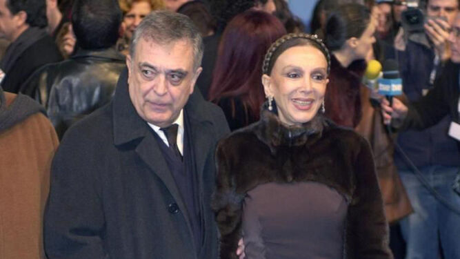 El cineasta, junto a su esposa, la actriz Esperanza Roy.