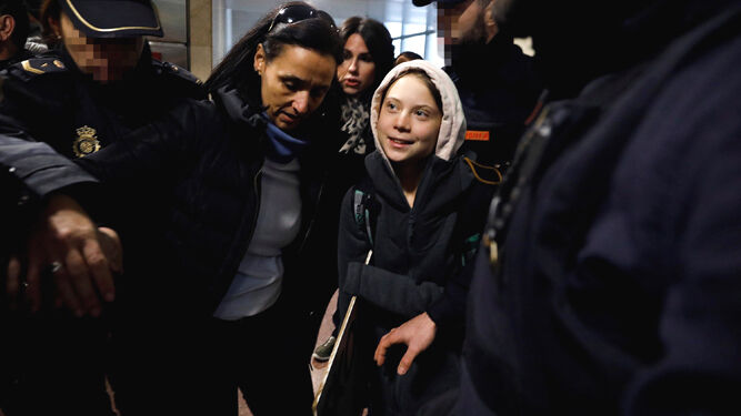 Greta Thunberg, a su llegada a la Estación de Chamartín.