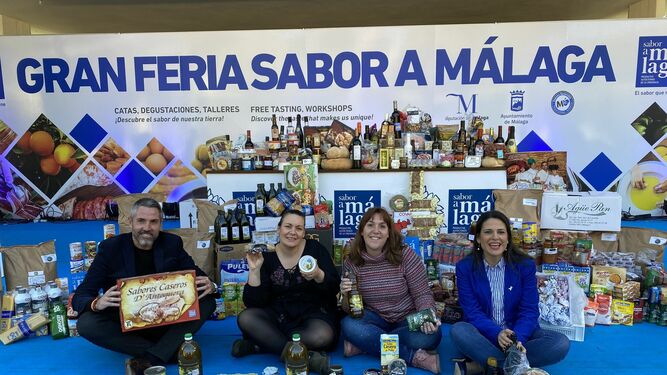 Entrega de los alimentos Sabor a Málaga este domingo.