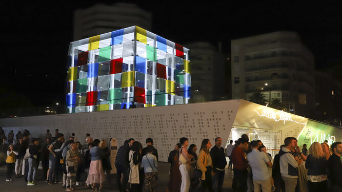 Afluencia en el Centro Pompidou Málaga en la pasada Noche en Blanco.