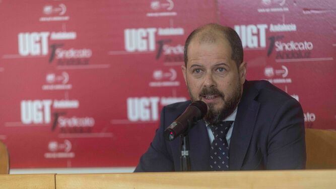 El letrado de UGT Andalucía, Germán Fernández, en la sede regional del sindicato.