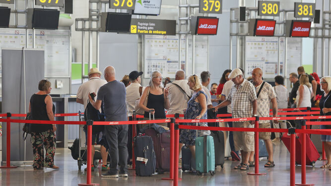 Viajeros en el aeropuerto de Málaga-Costa del Sol.