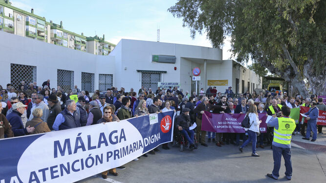 Protesta esta mañana por la ampliación del centro de salud de El Palo.