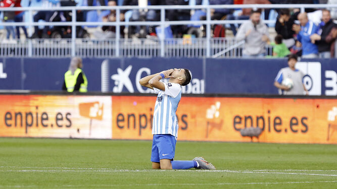 Antoñín, celebrando su gol al Elche.
